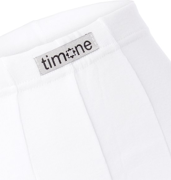 Detail van het Timone merklabel op de tailleband van een witte thermobroek.