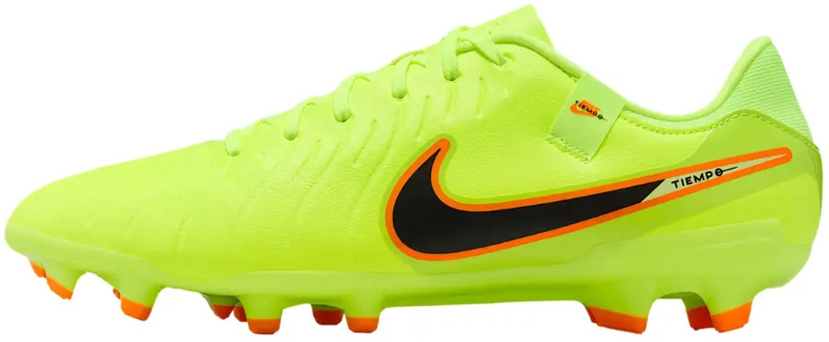 Nike legend 10 academy fg/mg in de kleur geel.