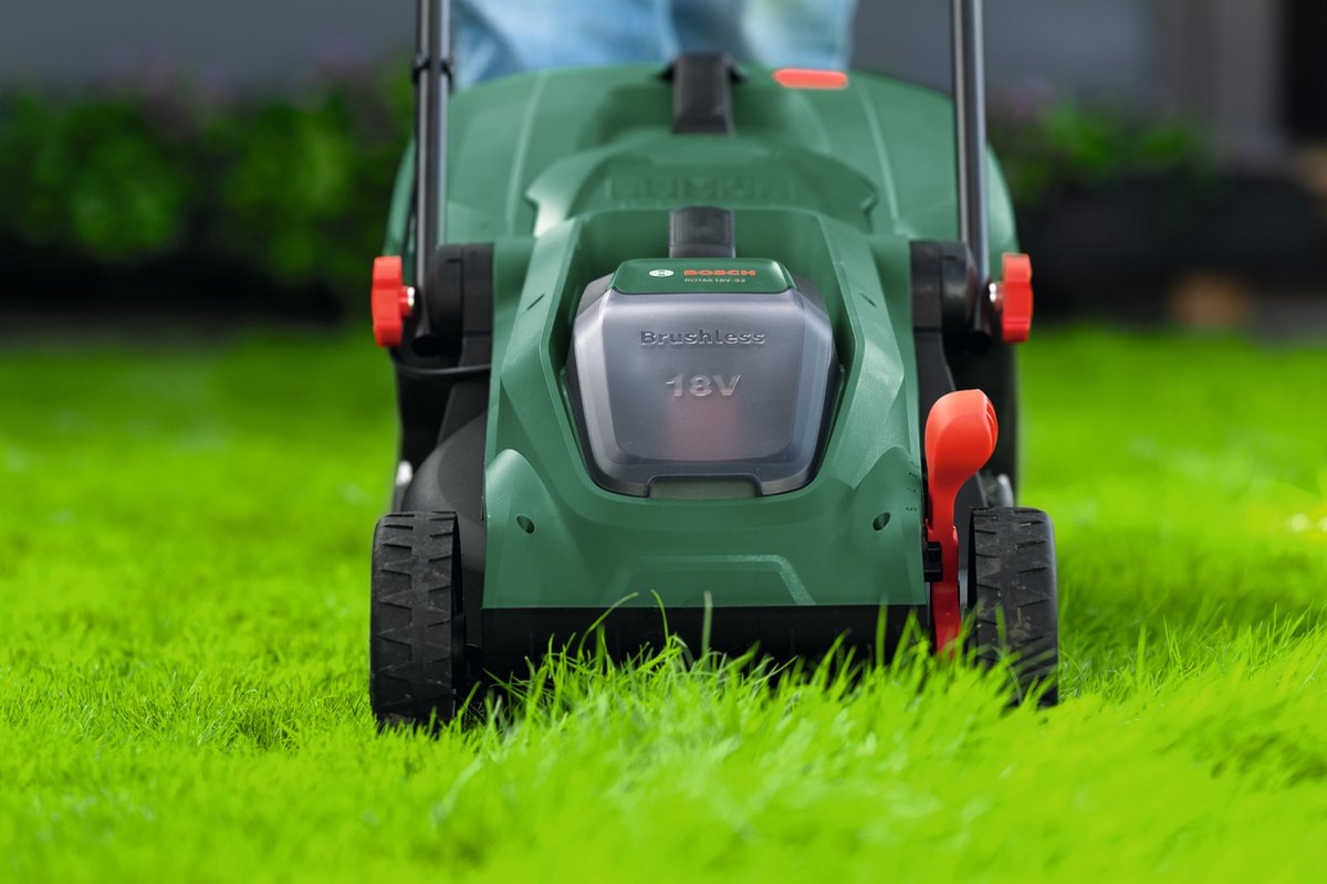 Bosch Rotak 18V-32 - Inclusief Mulchplug - Zonder accu en lader