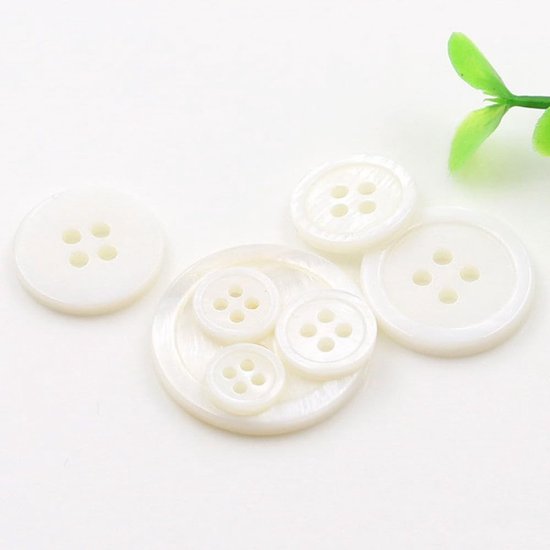 60 Hars Knopen – 15 Mm – 4 Gaten – Wit – In Opbergdoos – Voor Naaien, Reparatie & Knutselen – Veelzijdig En Sterk