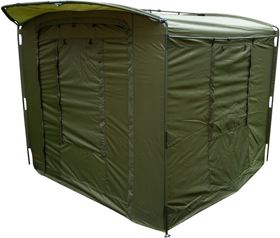 Groene vis tent met gebogen dak en gesloten ramen.