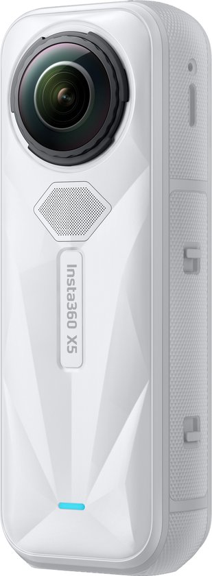 Witte Insta360 X5 action camera met diamantpatroon, zijaanzicht.
