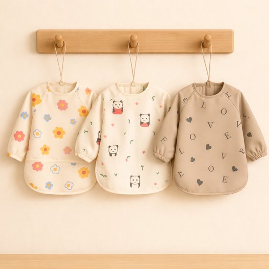 AliRose – Set complet de 4 vestes imperméables pour aliments et loisirs créatifs | 2 variantes flexibles + 2 variantes robustes | Manches longues | AMOUR + Panda + Dino + Fleurs | Bavoirs anti-déversement ultimes pour une utilisation quotidienne