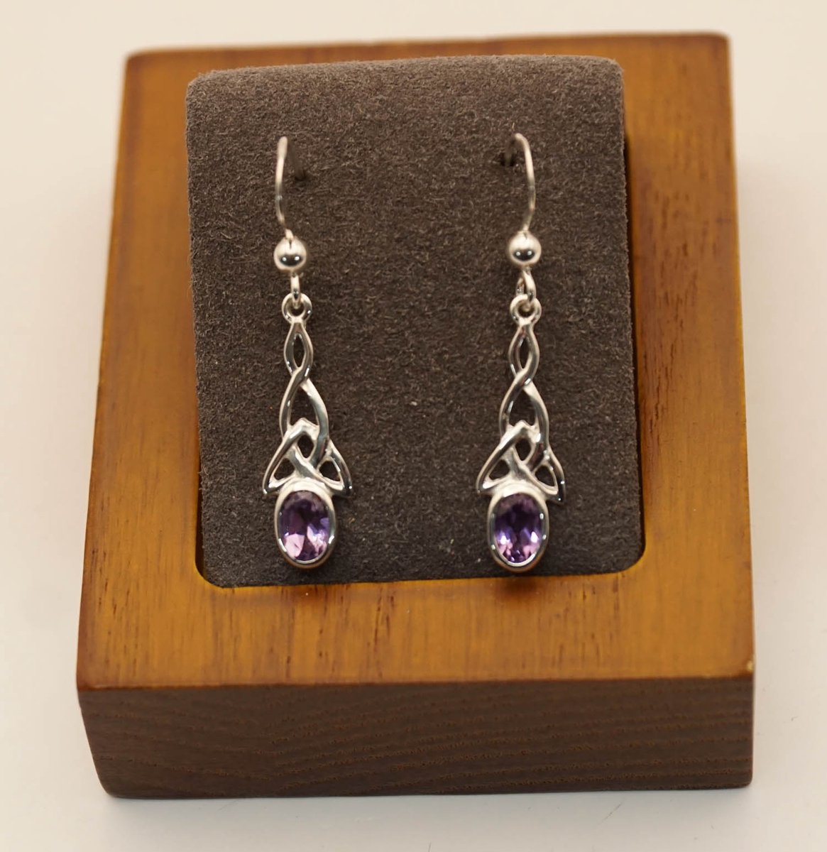 Sterling zilveren oorbellen keltische knoop met paars natuursteen amethist - leuke zilveren oorbellen met paars natuursteen - celtic earring silver