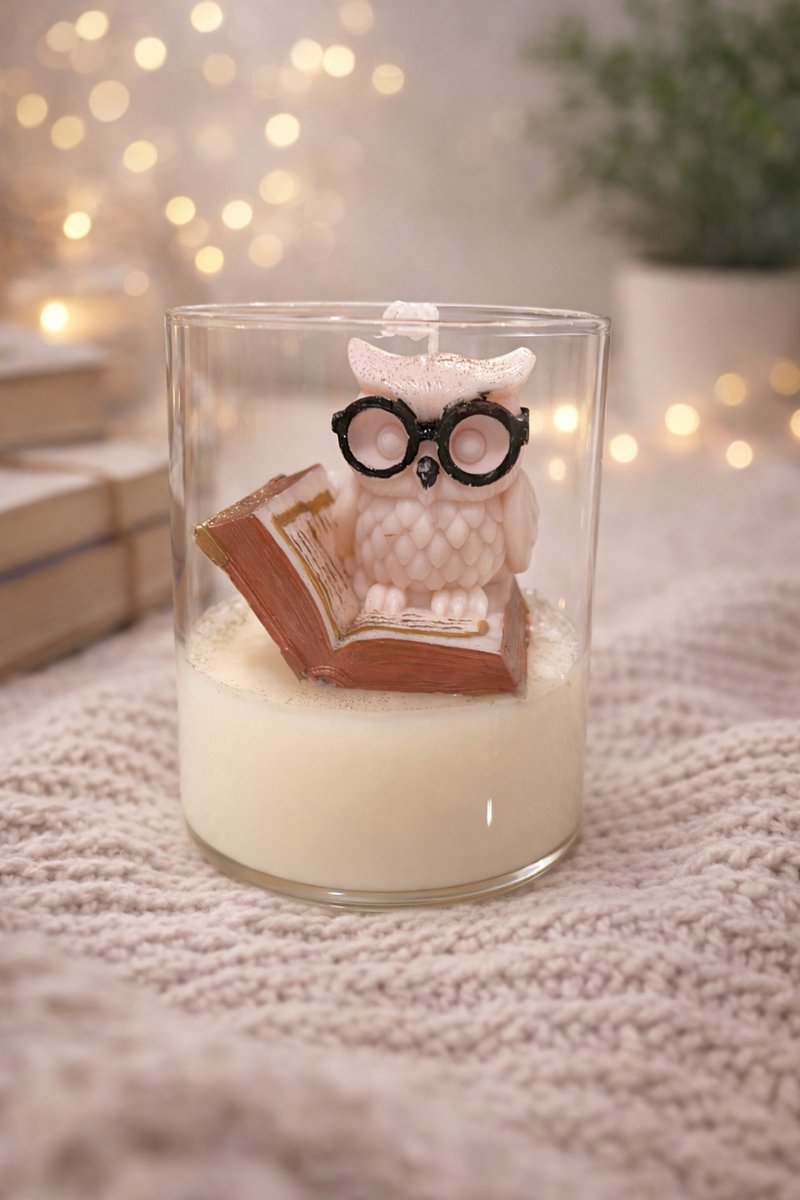 Lumen and Lux Candles Unieke Geurkaars met Uil & Boek – Handgemaakt – Sfeervolle Decoratie ivoor