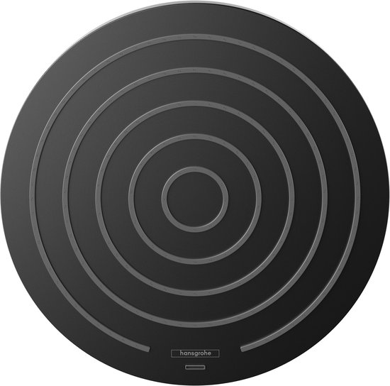 Onderkant van een ronde, donkergrijze douchekop met concentrische cirkels.