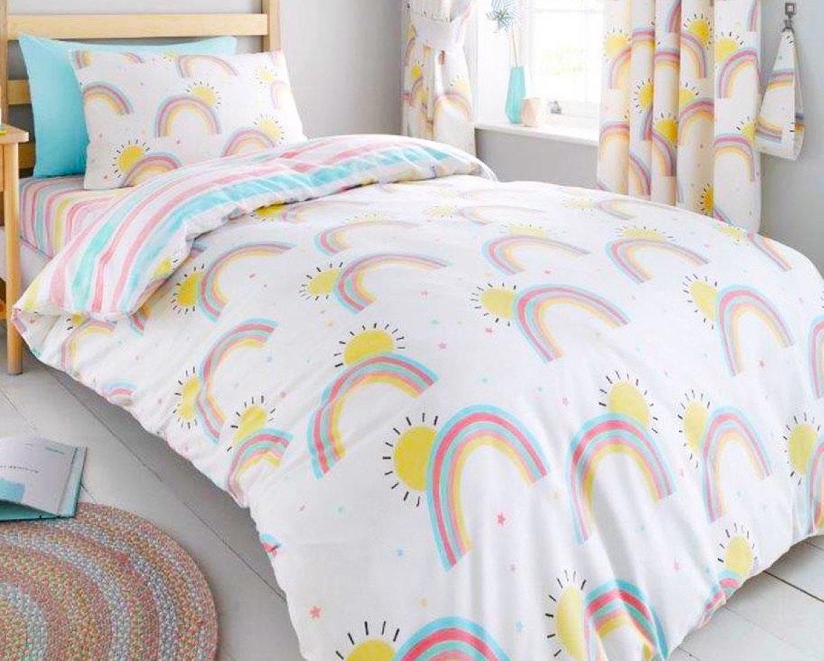 Peuter/ junior dekbedovertrek (dekbed hoes) wit met regenbogen (regenboog), zon / zonneschijn en sterren / sterretjes in pasteltinten 120 x 150 cm (rustig beddengoed kinderkamer)