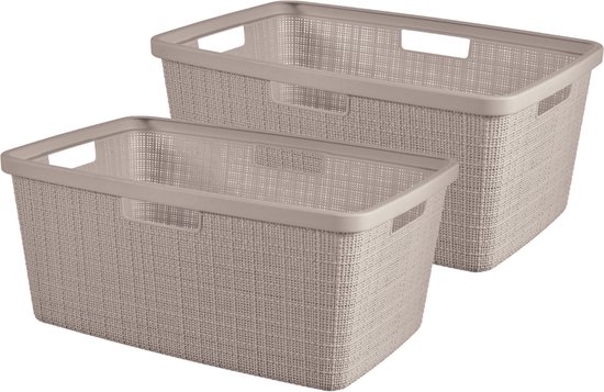 Twee taupe Curver Jute wasmanden met een rotanlook textuur, op een zwarte achtergrond.
