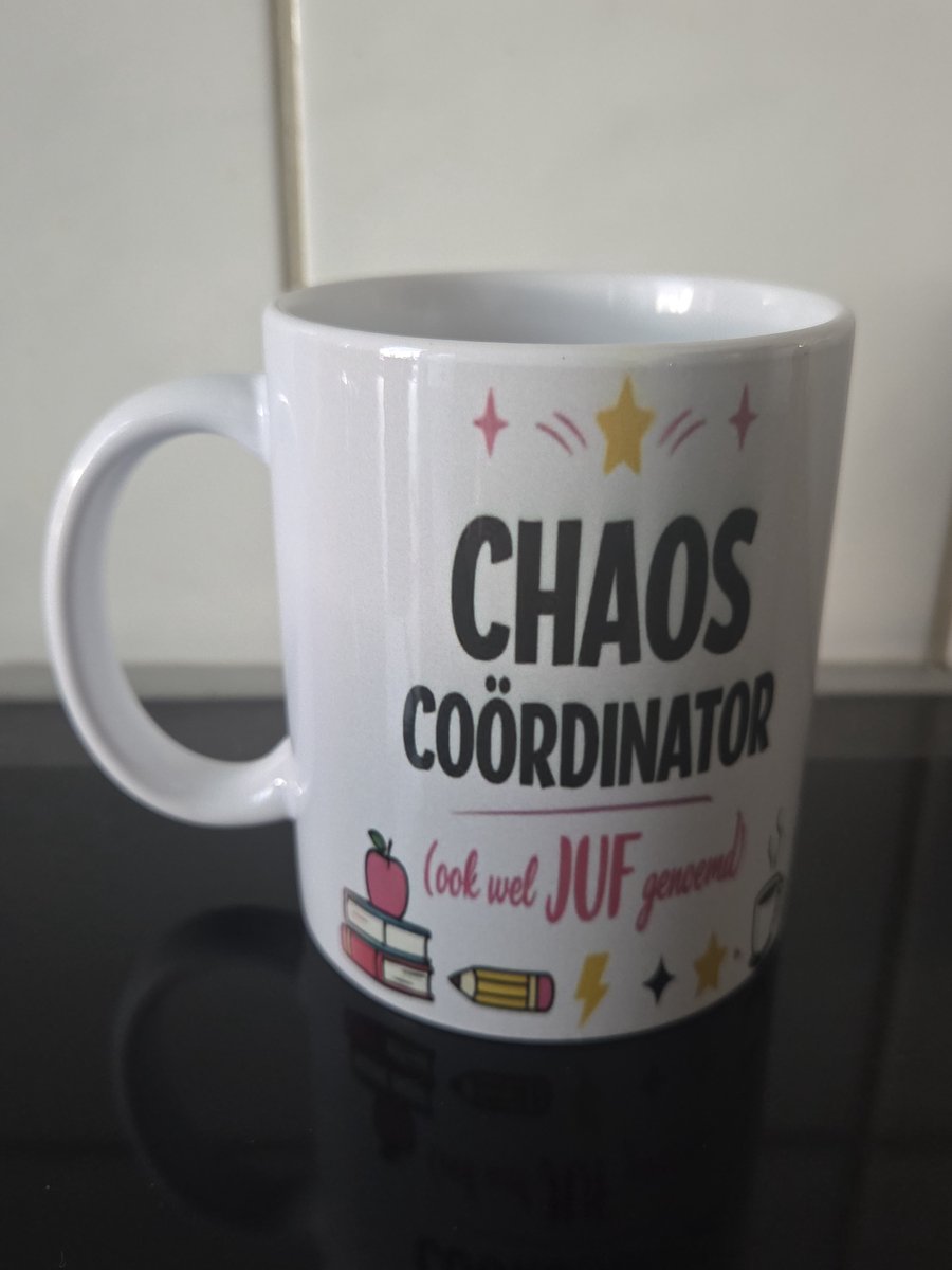 Cadeau voor Juf – Chaos Coördinator Mok (Ook wel Juf genoemd) – Bedankje Juf – Koffiemok 325 ml