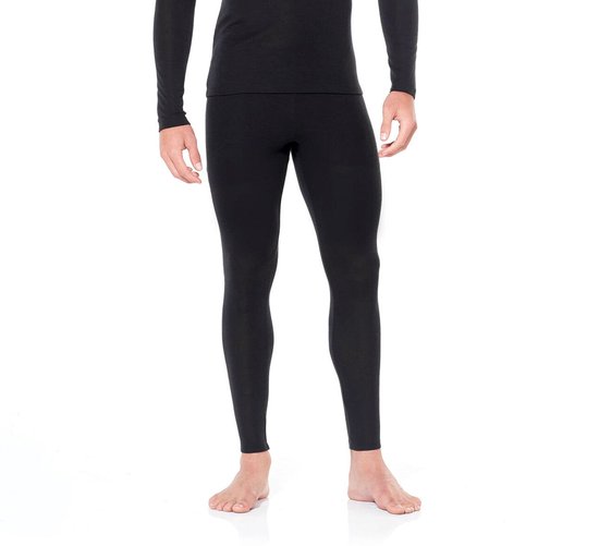 Man in zwarte thermobroek.