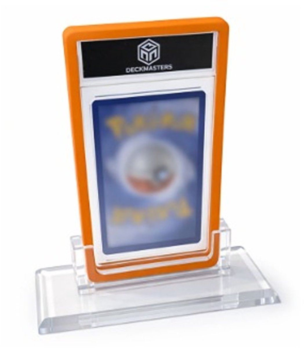 Deckmasters - Acryl Standaard voor PSA Slabs – Inclusief Acryl Slab & Oranje Slab Guard / slab bumper – Kaarthouder voor Trading Cards – slab beschermer – PSA display