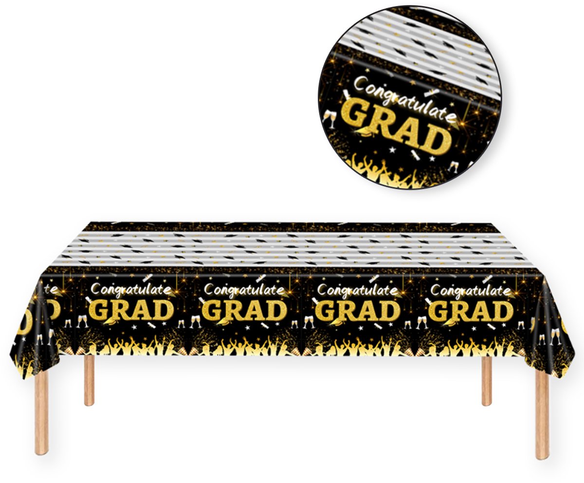 LUQ - Tafelkleed Geslaagd – Zwart, Goud & Wit Plastic Tafelzeil 137x274 cm – Feestdecoratie Afstuderen & Graduation