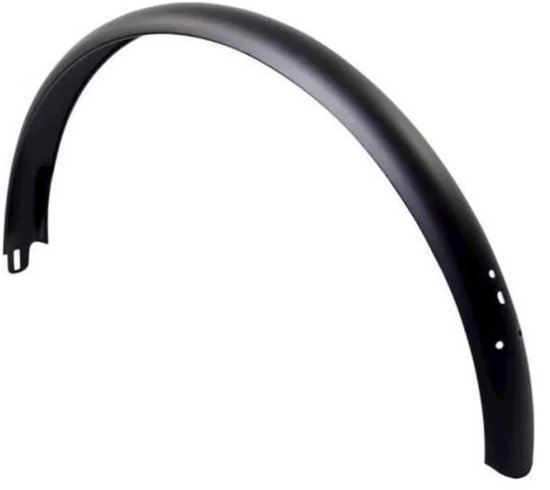 Mat zwarte fietsspatbord van Kalloy, 26 inch. De spatbord heeft een gebogen vorm met aan beide uiteinden een sleuf voor bevestiging.