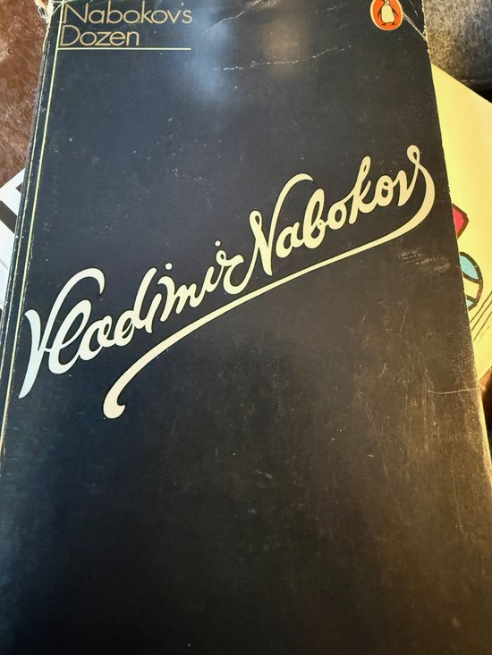 Nabokov's Dozen, met grote witte belettering op een zwarte kaft.