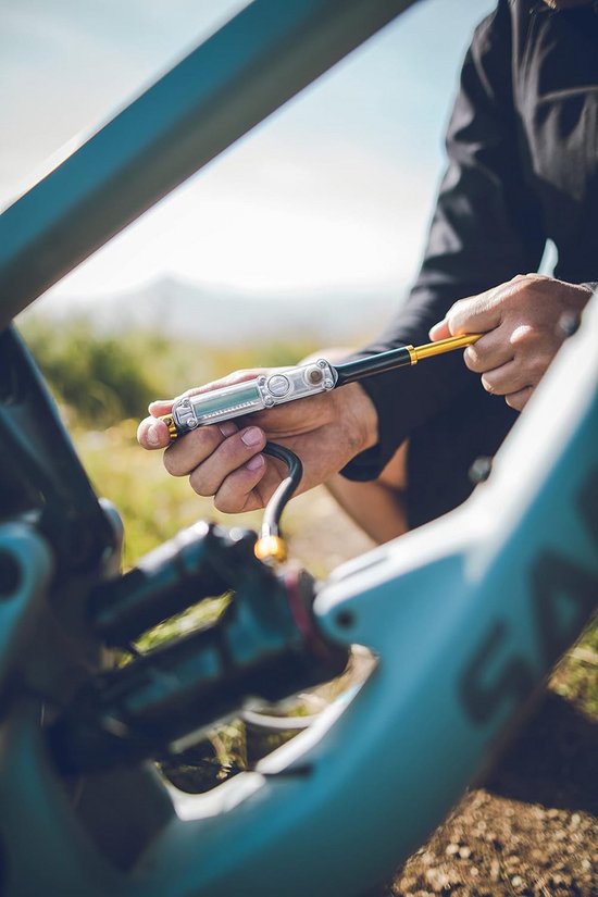 Digitale Schokdemper Pomp voor Fiets, Luchtpomp met Manometer, Zwart/Goud — afbeelding 3