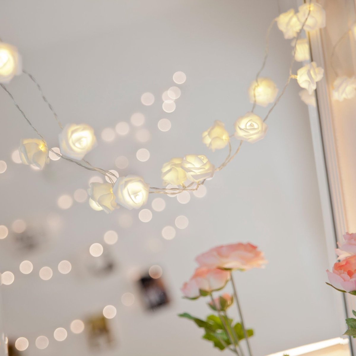 Sfeervolle LED-lichtsnoer met 30 Witte Rozen, Warm Wit Licht — cadeau in Wonen & Interieur - foto 2