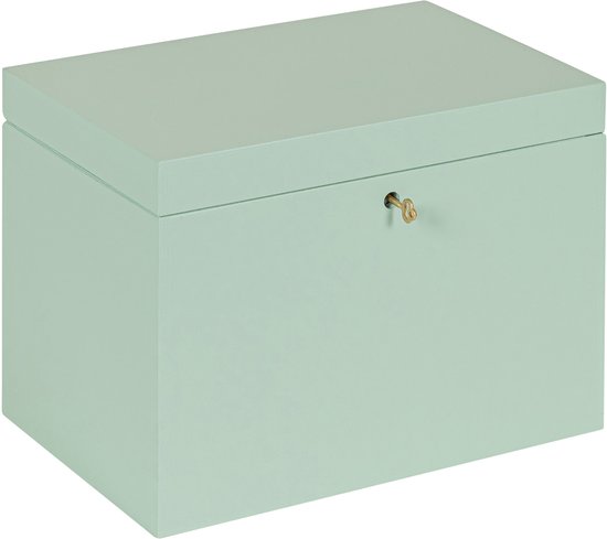 Zachtgroen houten kistje met deksel gesloten, goudkleurig slotje zichtbaar.