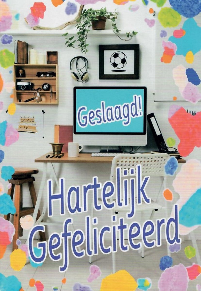 Geslaagd! Gefeliciteerd met je diploma. Een kaart met een afbeelding van de kamer waar gestudeerd kan worden. De laptop en stoel staan al klaar. Een leuke kaart om bij een cadeau te voegen. Een dubbele wenskaart inclusief envelop en in folie verpakt.