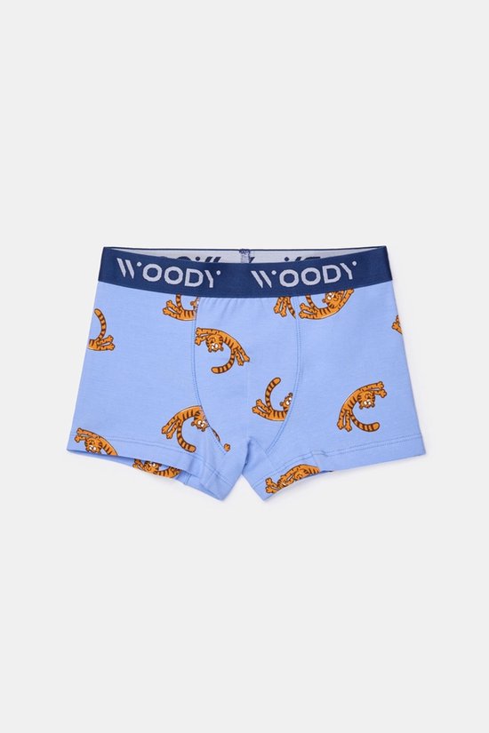 Lichtblauwe jongensboxershort met donkerblauwe tailleband met 'WOODY' logo en all-over tijgerprint.