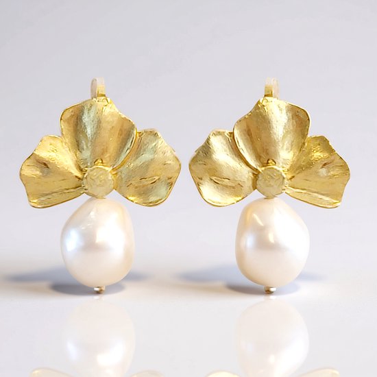 Cavill - Boucles d'oreilles plaquées en argent sterling 925 - Perles d'eau douce blanches 11x10 mm - Motif Fleur Fancy - Bijou Élégant pour Femme