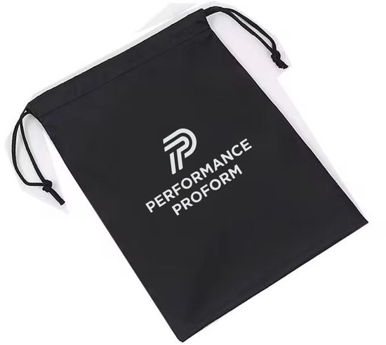 Zwart opbergzakje met wit Performance Pro logo en tekst, op een witte achtergrond.