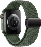 Stravo Braided Nylon bandje met magneetgesp - Geschikt voor Apple Watch 46mm (Series 10/11), 45mm (Series 7/8/9), 44mm (Series 4/5/6, SE 1/2/3), 49mm (Ultra 1/2/3) - Verstelbaar elastisch gevlochten horlogebandje met magnetische sluiting - Groen