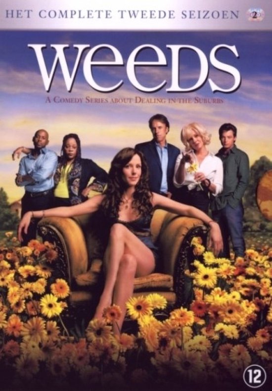 DVD-hoes van Weeds Seizoen 2 met de cast, zittend in een stoel omringd door bloemen.