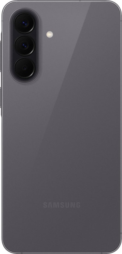 Achterkant van een grijze Samsung Galaxy A57 5G smartphone met een verticale camera-opstelling.