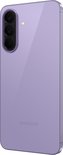 Samsung Galaxy A57 5G achterkant, lavendelkleurig met driedubbele camera.