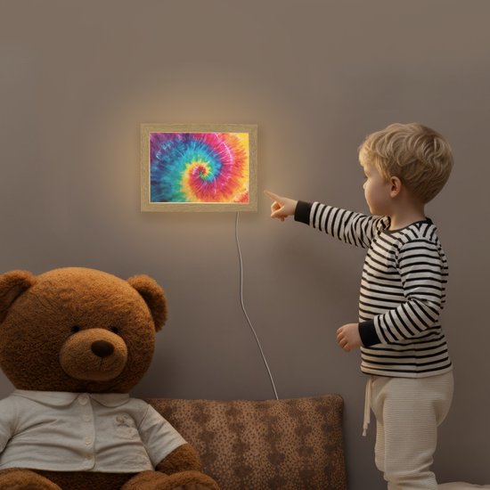 Nachtlampje 20x15 cm - Kinder lampje - Regenboog - Tie dye - Kleurrijk - Blauw - Tafellamp kinderkamer - Slaapkamer lamp - Bedlamp kinderen - Kinderlampje stopcontact - Wandlamp babykamer - Nachtlampjes van OnlyWow — afbeelding 5