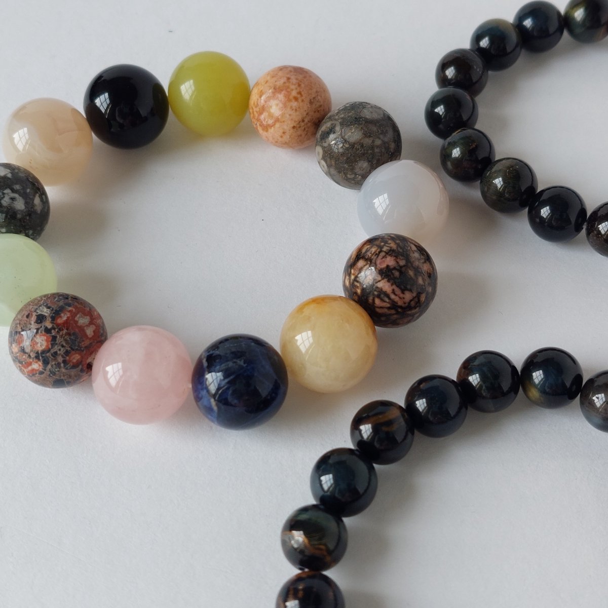 handgemaakte armbanden set – gepolijste natuursteen – toermalijn, rozenkwarts, zwarte obsidiaan, mixed color – helende werking