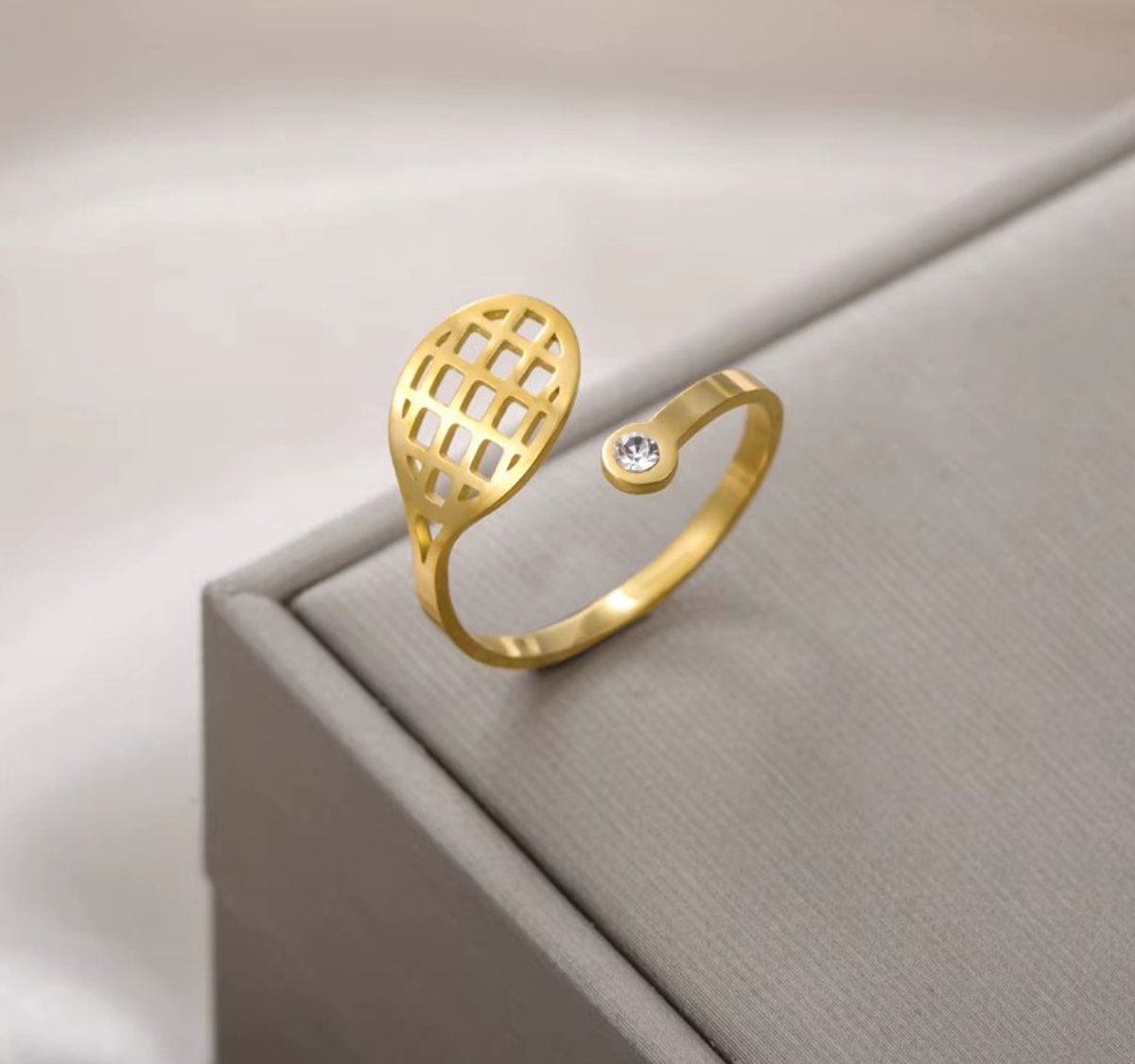 SportPresent® - Ring - Zirkonia - Tennis - Padel - Goud kleur - Tennisracket - Bal - Verstelbaar - Sport - Sportsieraad - SportPresent - Sportsieraden