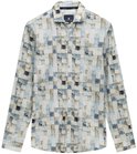 Langarmig overhemd met mozaïekprint van blauwe, beige en witte vierkanten, tentoongesteld op witte achtergrond.