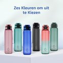Zes Lekro waterflessen in verschillende kleuren: roze, turquoise, blauw, zwart, rood/groen, groen.