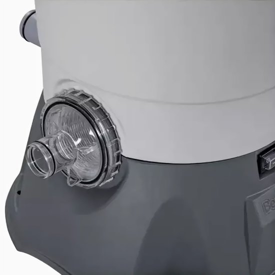 Gedetailleerd zicht op de transparante filterklep van een witte en grijze zandfilterpomp.