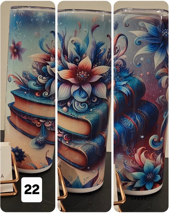 RVS tumbler met een print van een stapel boeken, omringd door blauwe en rode bloemen en decoratieve elementen.