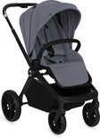 Grijze kinderwagen met verstelbare zitting, verstelbare duwstang en opbergmand.