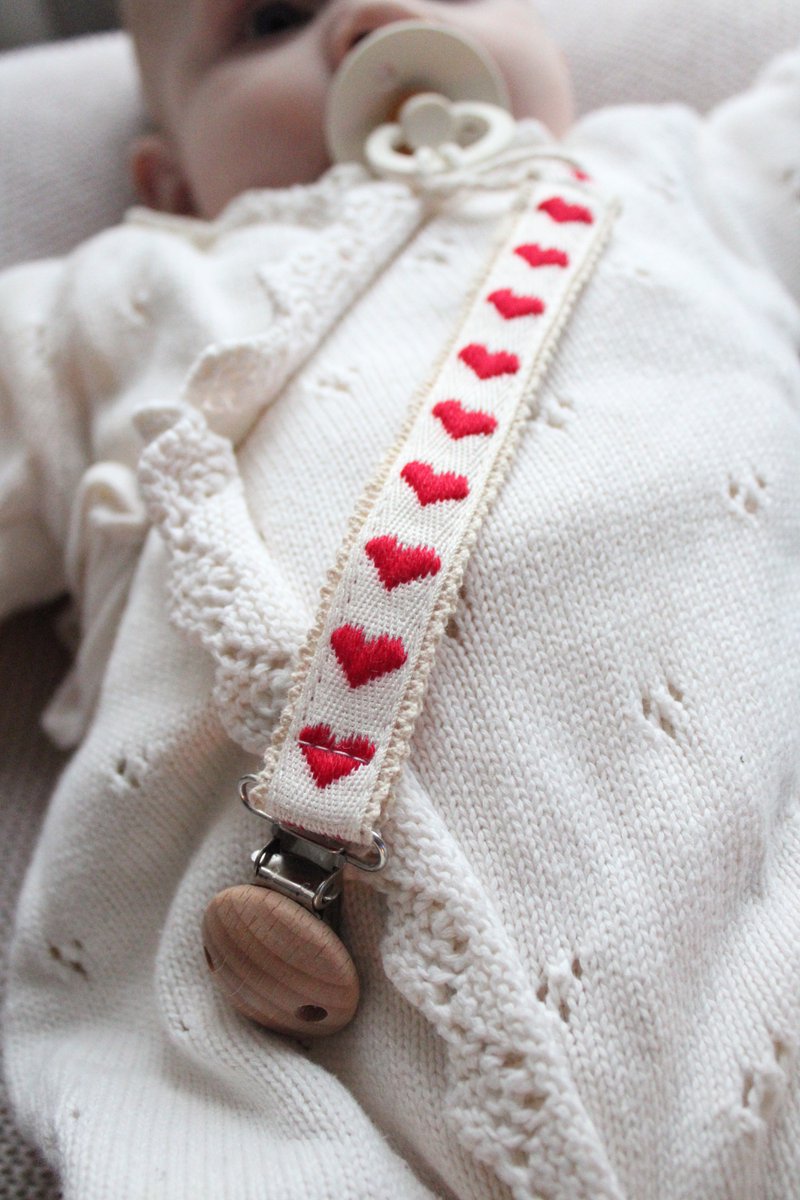 Speenkoord - katoen - rood hart - houten knop - fopspeen - accessoires baby - mommy musthaves - speenketting - baby - kraamcadeau - stof - speenkoord jongen - speenkoord meisje - speenkoord katoen