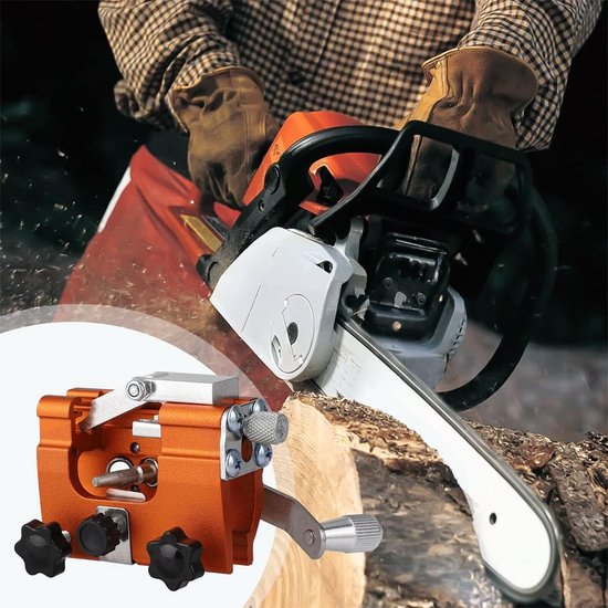 Een man met een kettingzaag die hout zaagt, met een inset van een oranje kettingzaag slijpapparaat.