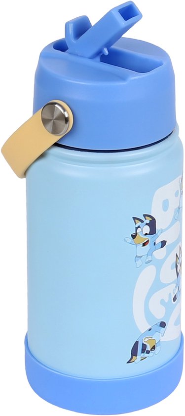 Lichtblauwe waterfles met Bluey-print en een lichtgele draaglus, tegen een witte achtergrond.
