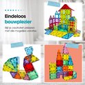 Collage van creatieve bouwwerken met magnetische tegels: huizen, kastelen en abstracte vormen.