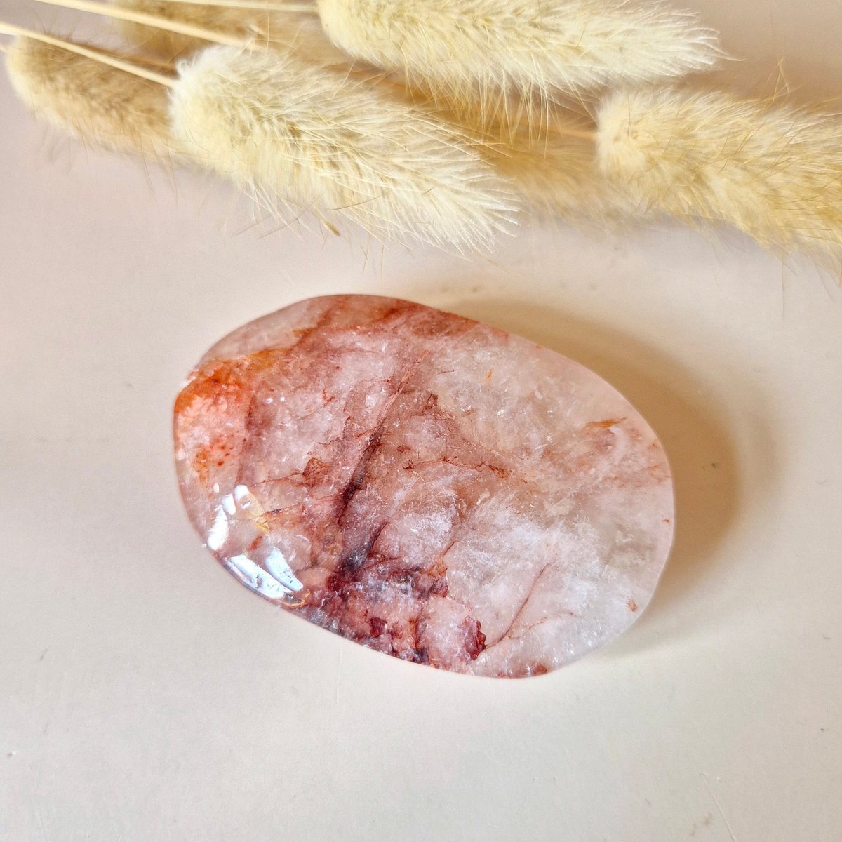 Fire Quartz Palmsteen – Edelsteen voor Focus, Kracht & Aarding