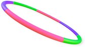 Een veelkleurige hoepel met secties van paars, groen en roze.