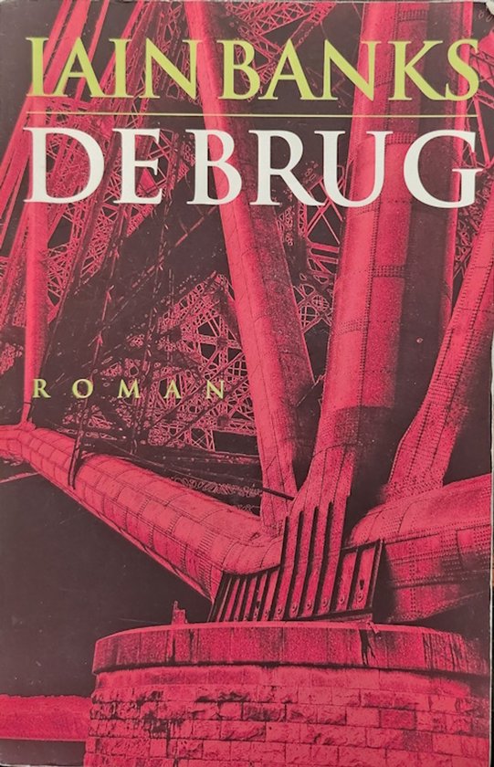 Boekomslag: De brug, roman, door Iain Banks. Rood verlichte stalen brugdelen met stenen fundering.