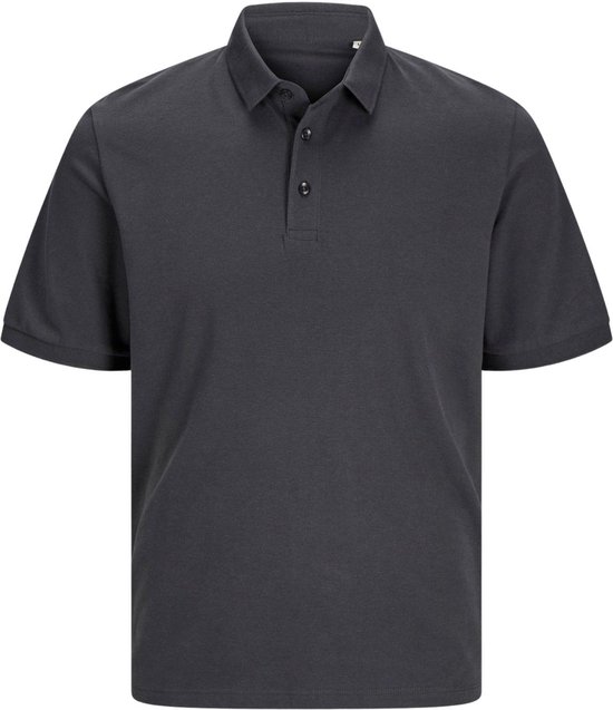 Donkergrijs poloshirt met korte mouwen, op de voorgrond.