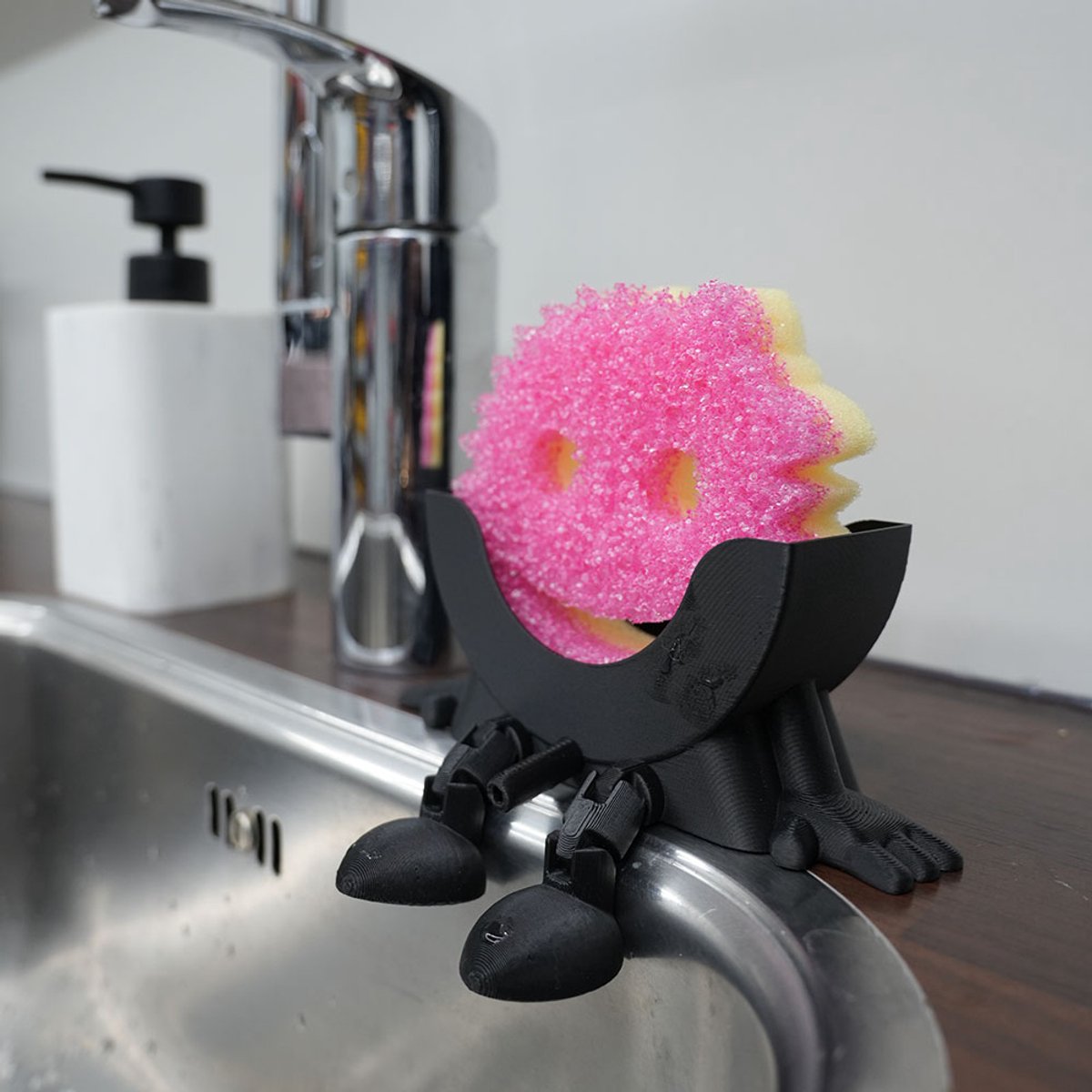 Scrub Daddy Schoonmaakspons houder funny met wateruitloop - Zwart