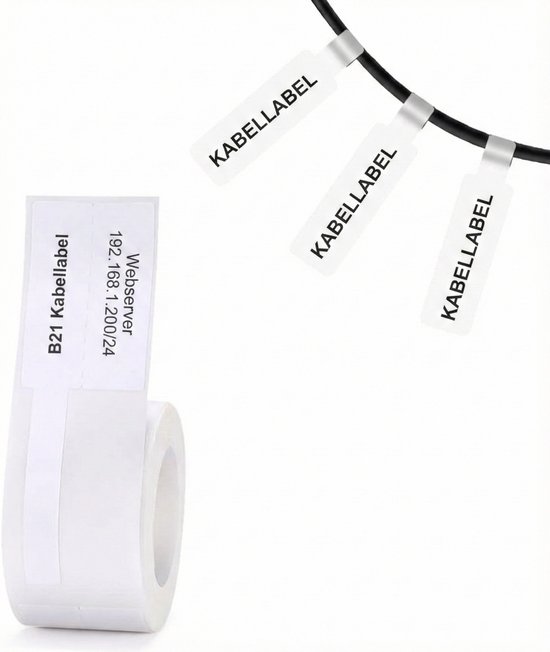 Een rol met kabel labels. Een ander label is bevestigd aan een kabel en toont 'B21 Kabellabel' en 'Webserver 192.168.1.200/24'.