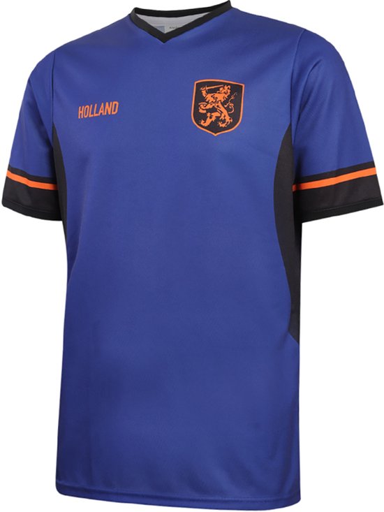 Blauw voetbalshirt met oranje 'HOLLAND' tekst, oranje wapenschild en oranje strepen op de mouwen.