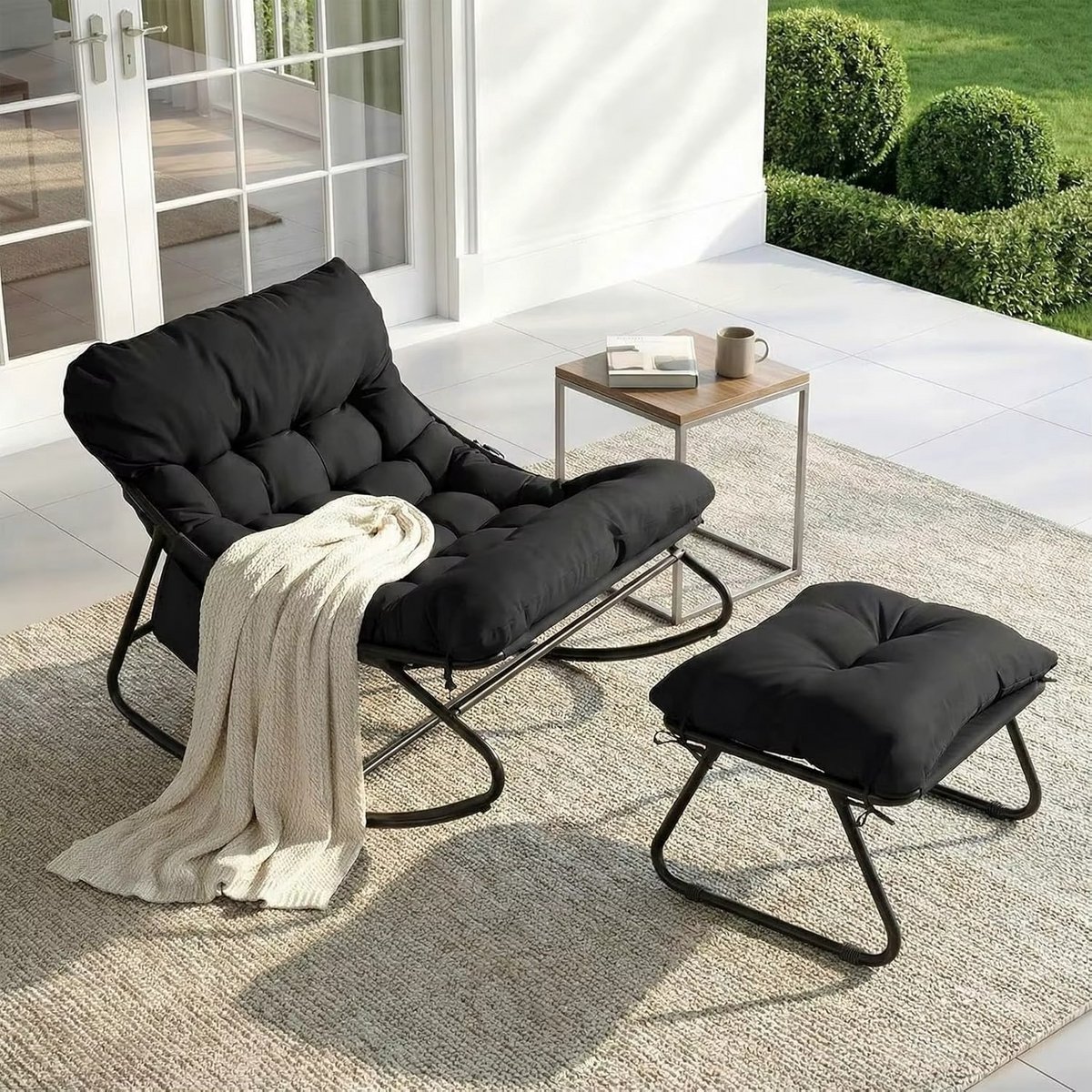 Schommelstoel met Voetenbank – Tuin Loungestoel met Kussen – Metalen Frame – Belastbaar tot 150 kg – Waterafstotend – Comfortabele Rocking Chair voor Buiten