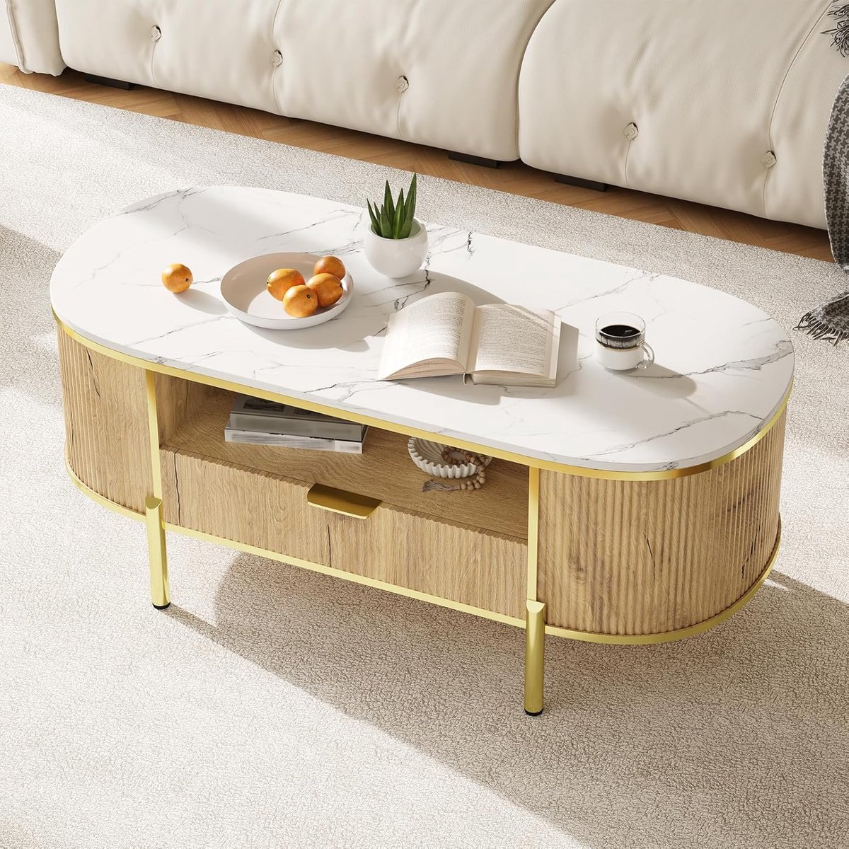 48 inch moderne luxe ovale salontafel met lade, geribbelde salontafels met gebogen profielontwerp, kunstmarmeren blad en gouden metalen poten voor de woonkamer, natuurlijk eikenhout